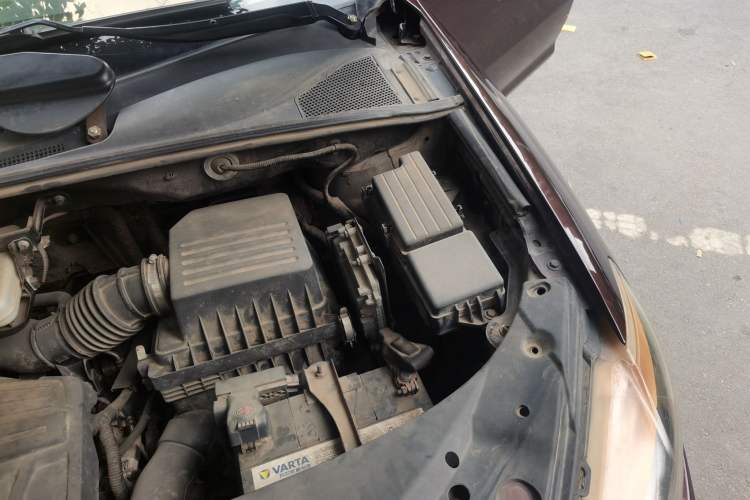 Used BYD S7 2015 2.0T Upgraded Automatic Luxury Version Engine Bay Left