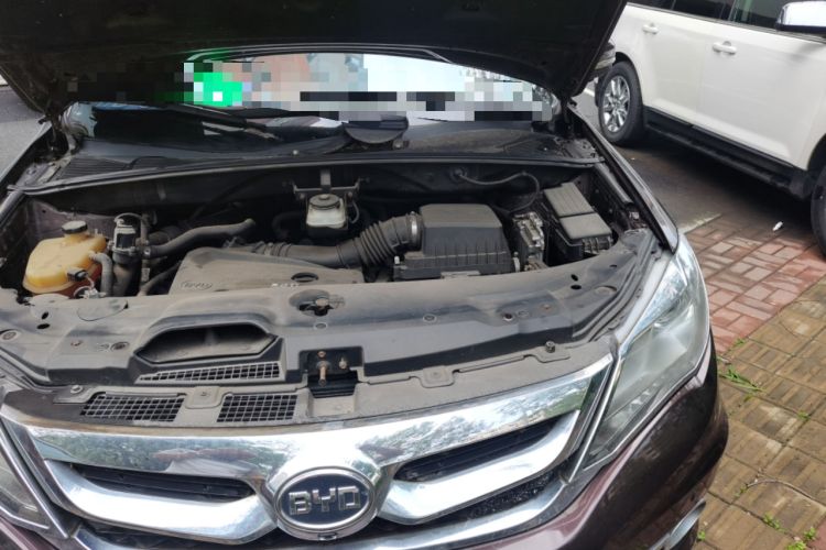 Used BYD S7 2015 2.0T Automatic Flagship Edition Engine Bay Left