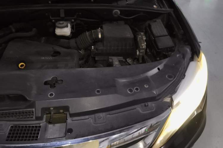 Used BYD S7 2015 2.0T Automatic Flagship Edition Engine Bay Left