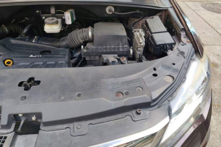 Used BYD S7 2015 2.0T Upgraded Automatic Luxury Version Engine Bay Left