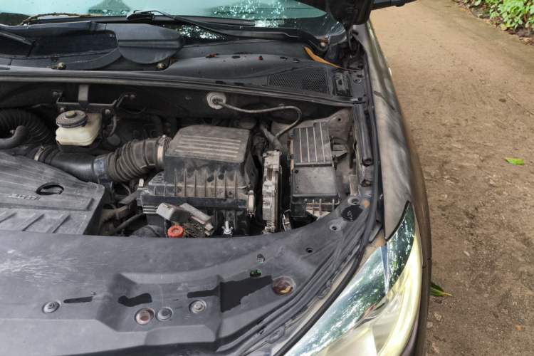 Used BYD S7 2015 2.0T Upgraded Automatic Luxury Version Engine Bay Left