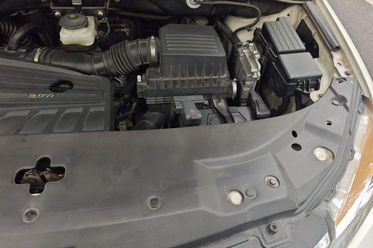 Used BYD S7 2015 2.0T Upgraded Automatic Luxury Version Engine Bay Left
