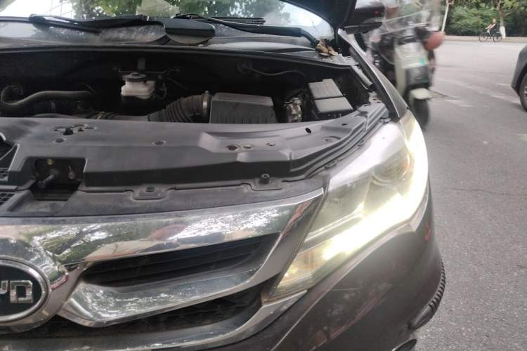 Used BYD S7 2015 2.0T Upgraded Automatic Luxury Version Engine Bay Left