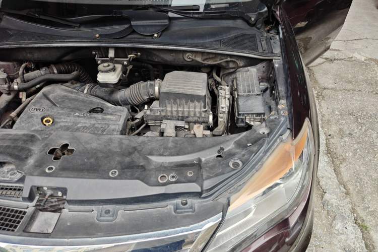 Used BYD S7 2015 2.0T Upgraded Automatic Luxury Version Engine Bay Left