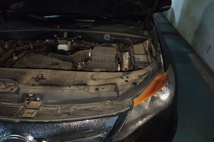 Used BYD S7 2015 2.0T Upgraded Automatic Luxury Version Engine Bay Left