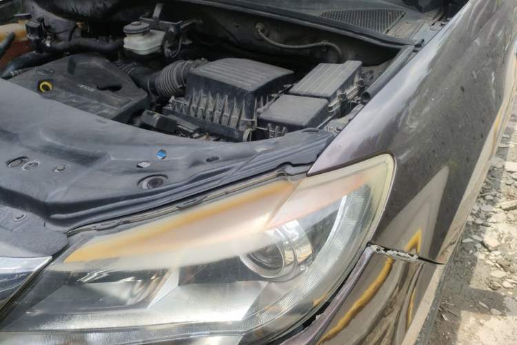 Used BYD S7 2015 2.0T Upgraded Automatic Luxury Version Engine Bay Left
