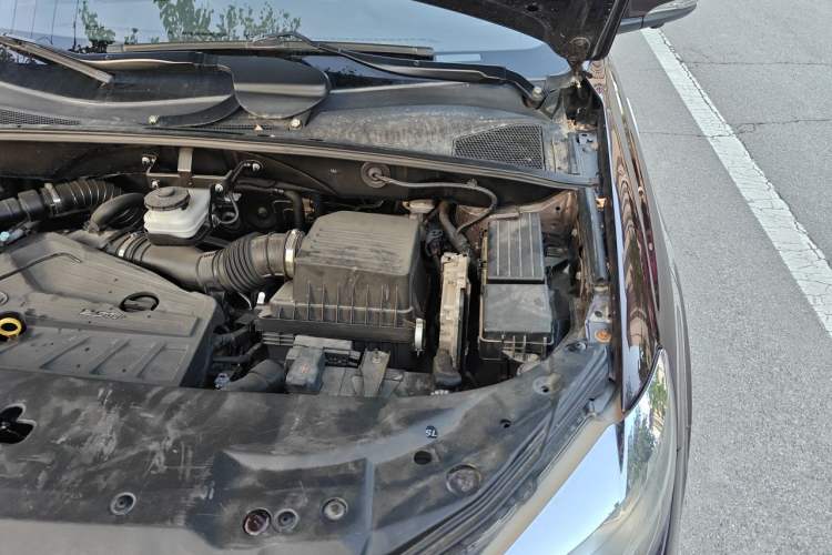Used BYD S7 2015 2.0T Upgraded Automatic Luxury Version Engine Bay Left