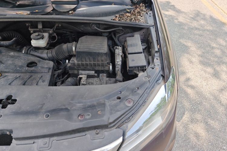 Used BYD S7 2015 2.0T Upgraded Automatic Luxury Version Engine Bay Left