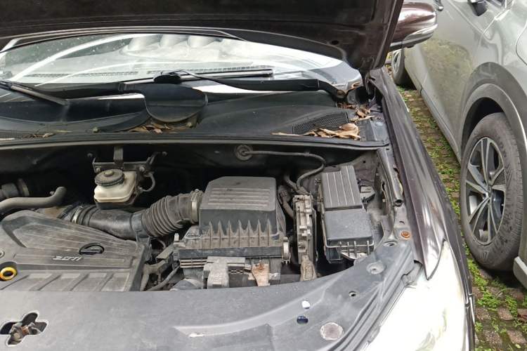 Used BYD S7 2015 2.0T Upgraded Automatic Luxury Version Engine Bay Left