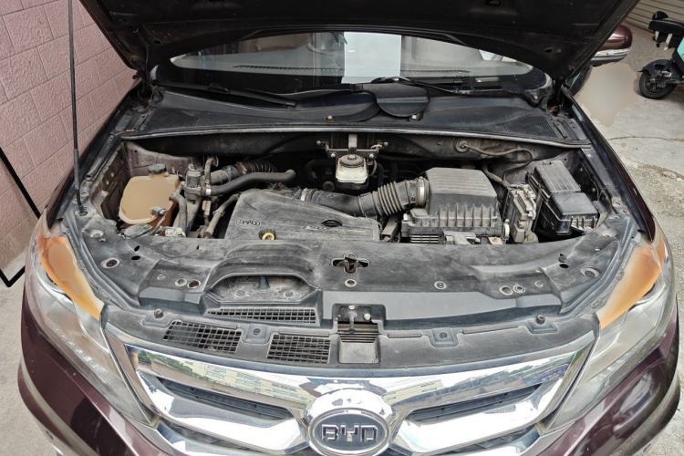 Used BYD S7 2015 2.0T Upgraded Automatic Luxury Version Engine Bay