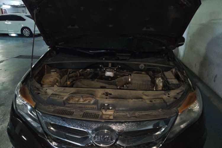 Used BYD S7 2015 2.0T Upgraded Automatic Luxury Version Engine Bay