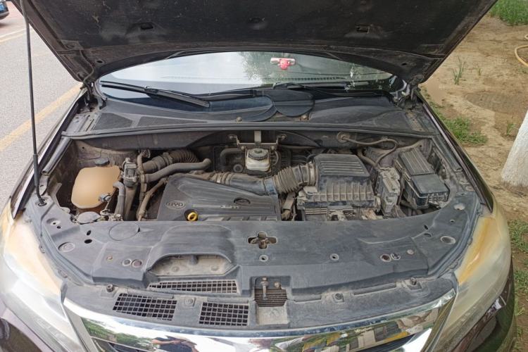 Used BYD S7 2015 2.0T Upgraded Automatic Luxury Version Engine Bay