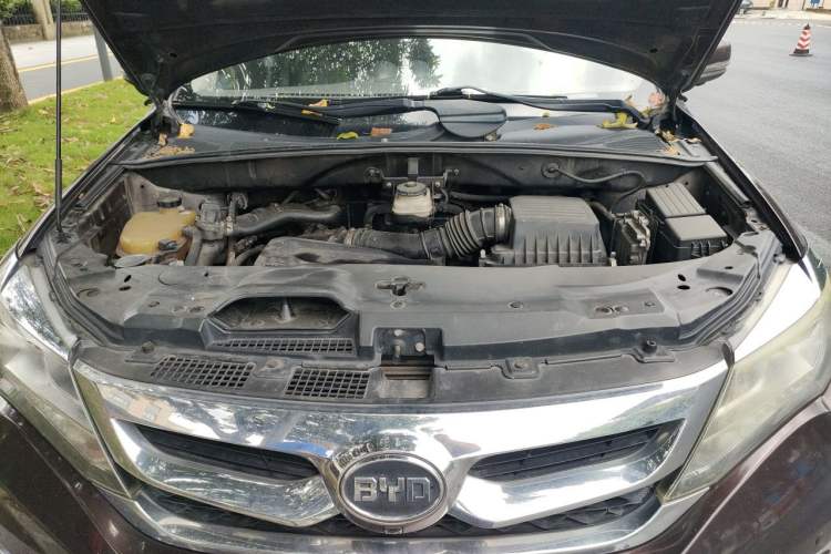 Used BYD S7 2015 2.0T Automatic Prestige Model Engine Bay