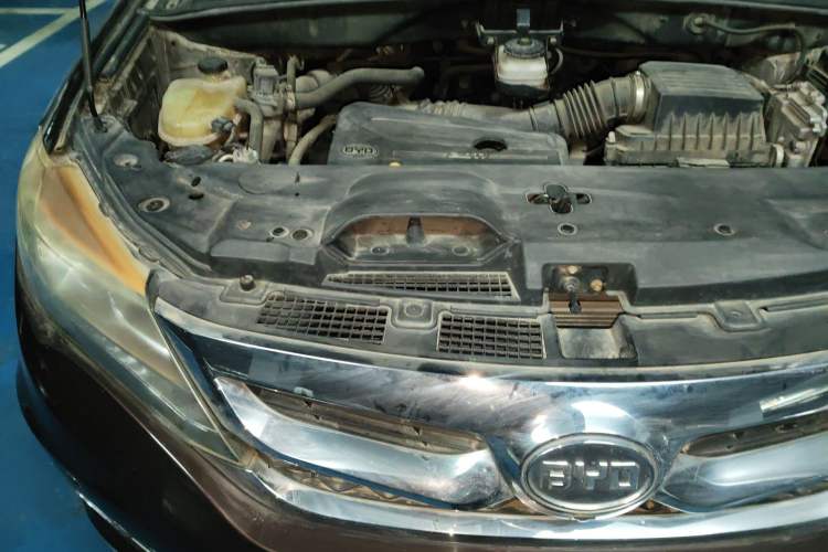 Used BYD S7 2015 2.0T Automatic Prestige Model Engine Bay Right
