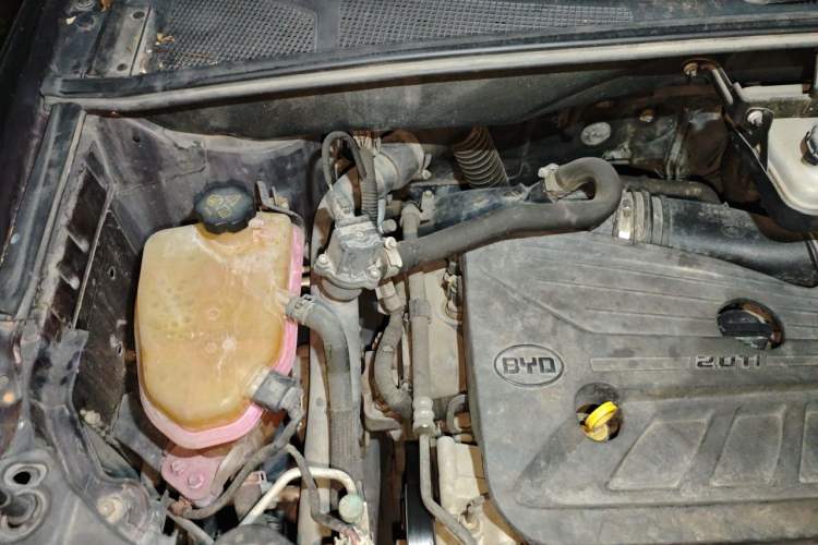 Used BYD S7 2015 2.0T Upgraded Automatic Luxury Version Engine Bay Right