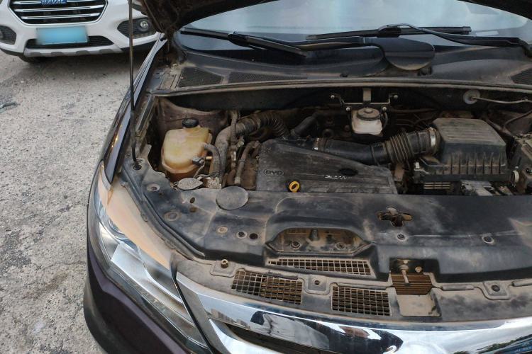 Used BYD S7 2015 2.0T Upgraded Automatic Luxury Version Engine Bay Right