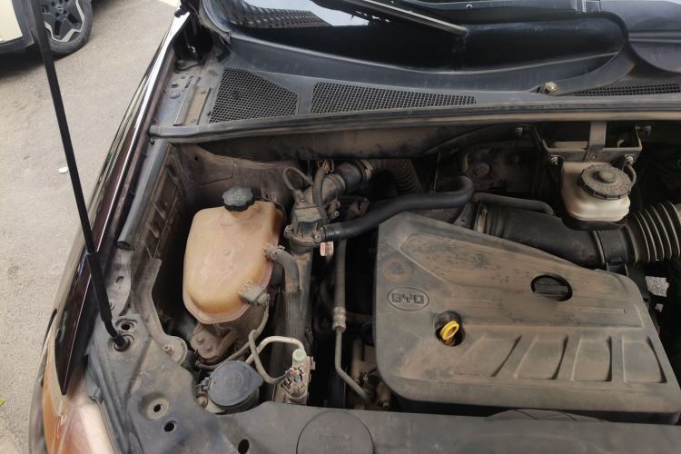 Used BYD S7 2015 2.0T Upgraded Automatic Luxury Version Engine Bay Right