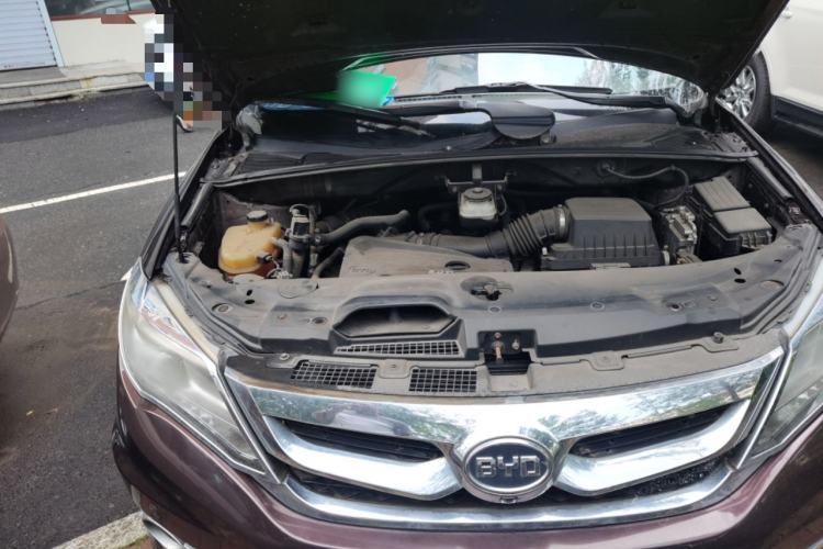 Used BYD S7 2015 2.0T Automatic Flagship Edition Engine Bay Right