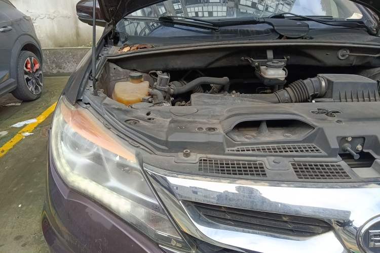 Used BYD S7 2015 2.0T Upgraded Automatic Luxury Version Engine Bay Right