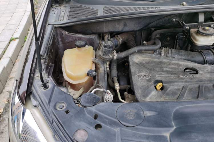 Used BYD S7 2015 2.0T Upgraded Automatic Luxury Version Engine Bay Right