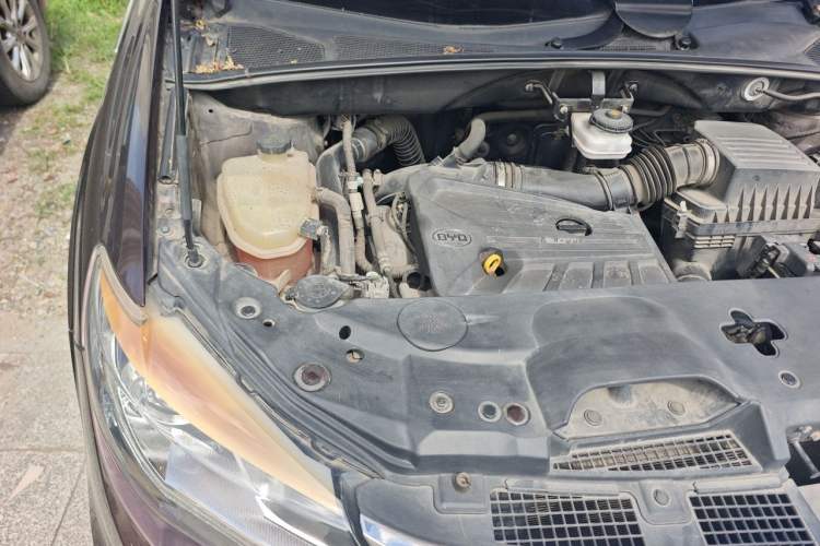 Used BYD S7 2015 2.0T Upgraded Automatic Luxury Version Engine Bay Right