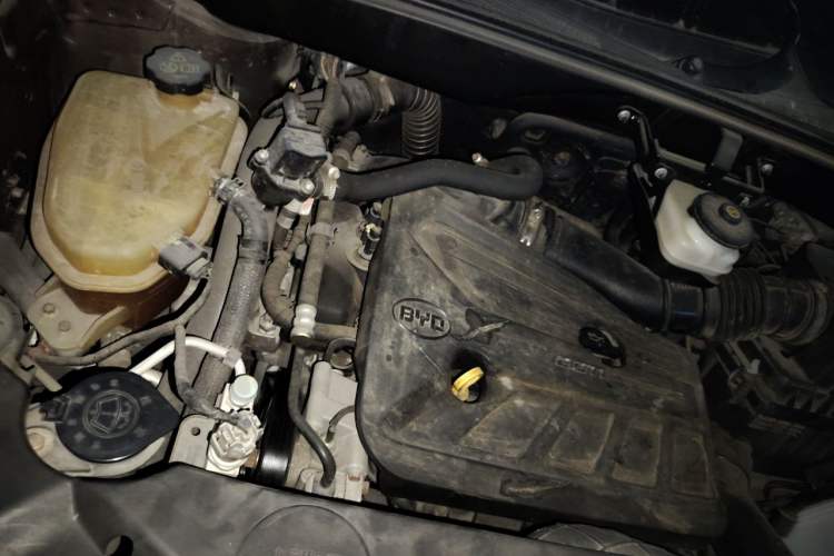 Used BYD S7 2015 2.0T Upgraded Automatic Flagship Version Engine Bay Right