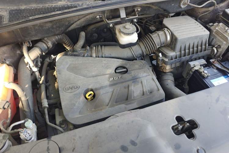 Used BYD S7 2015 2.0T Automatic Flagship Edition Engine Bay Right