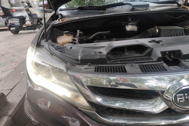 Used BYD S7 2015 2.0T Upgraded Automatic Luxury Version Engine Bay Right