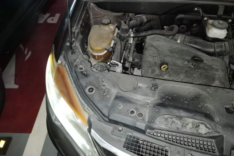 Used BYD S7 2015 2.0T Upgraded Automatic Luxury Version Engine Bay Right