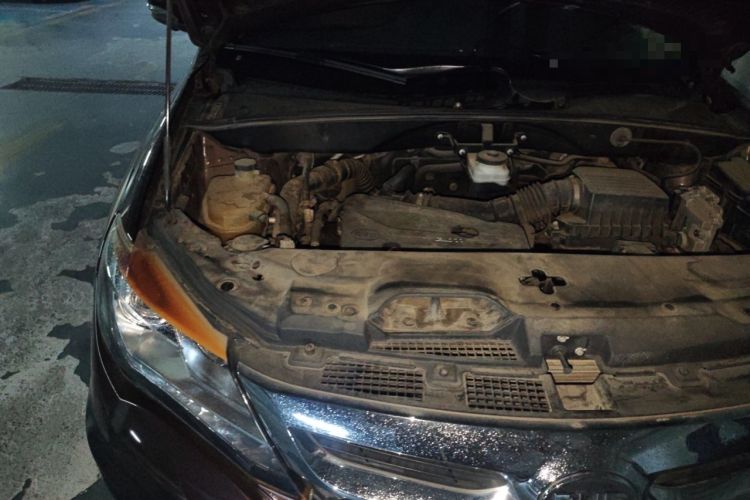 Used BYD S7 2015 2.0T Upgraded Automatic Luxury Version Engine Bay Right