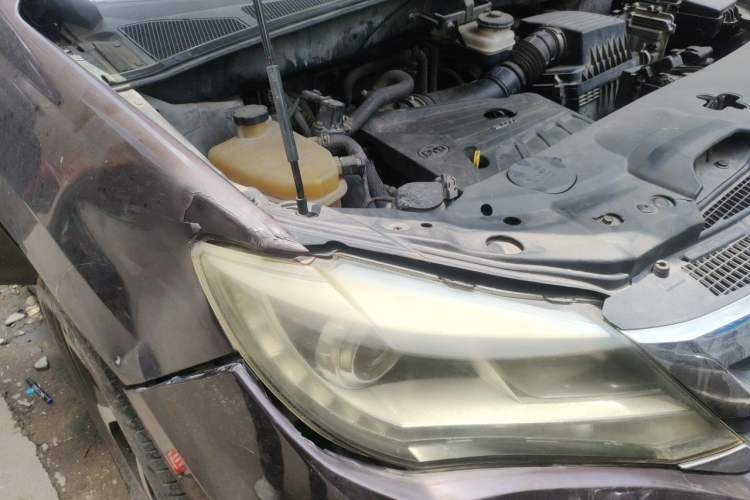 Used BYD S7 2015 2.0T Upgraded Automatic Luxury Version Engine Bay Right