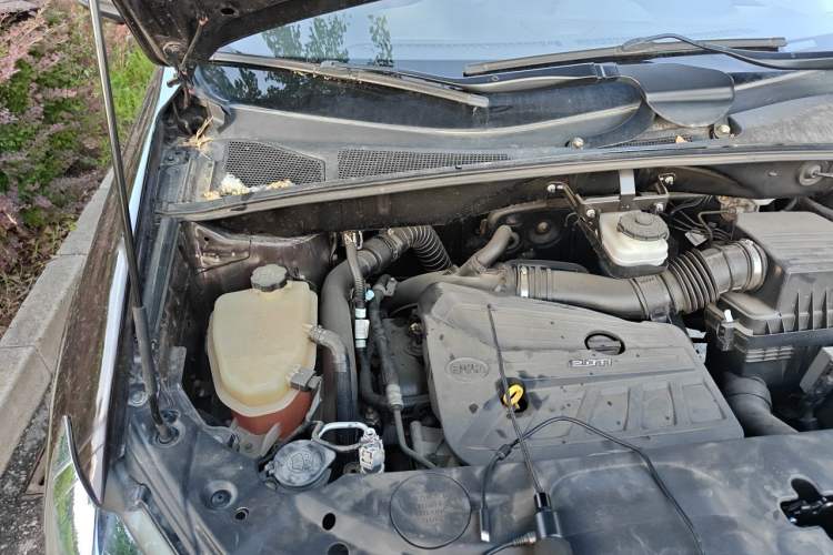 Used BYD S7 2015 2.0T Upgraded Automatic Luxury Version Engine Bay Right