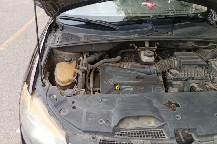 Used BYD S7 2015 2.0T Upgraded Automatic Luxury Version Engine Bay Right