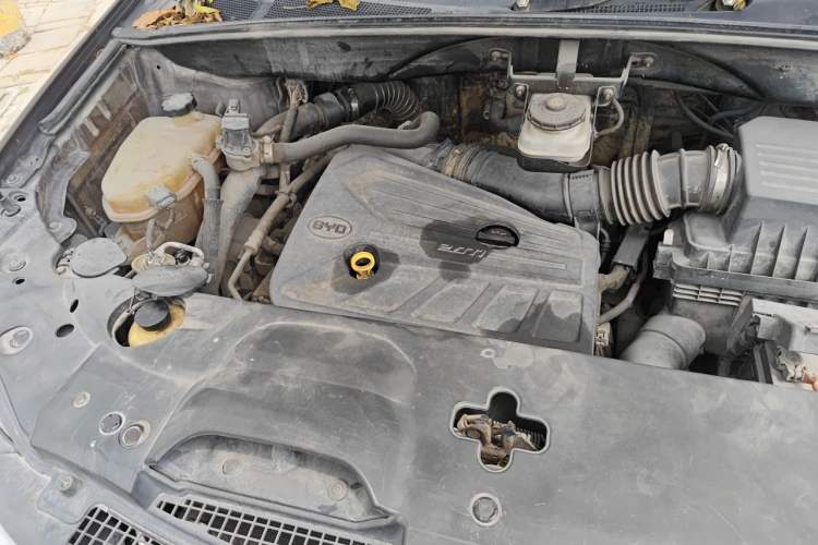 Used BYD S7 2015 2.0T Automatic Prestige Model Engine Bay Right
