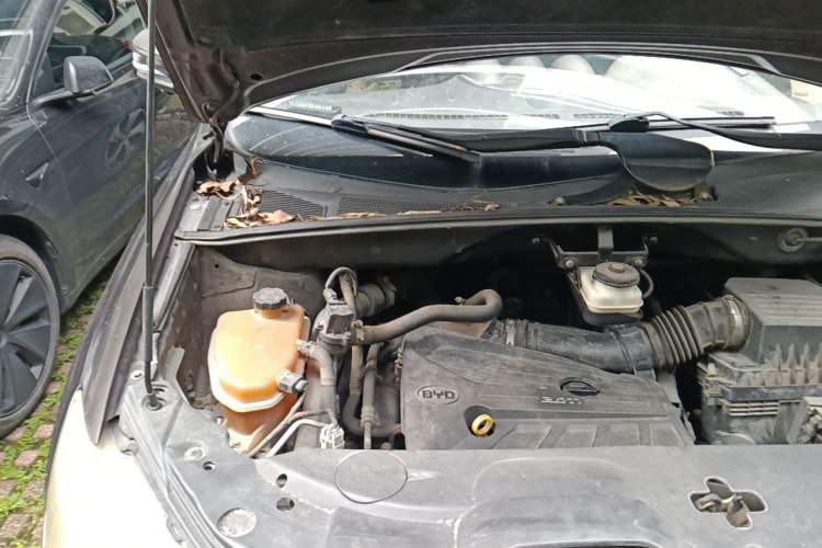 Used BYD S7 2015 2.0T Upgraded Automatic Luxury Version Engine Bay Right