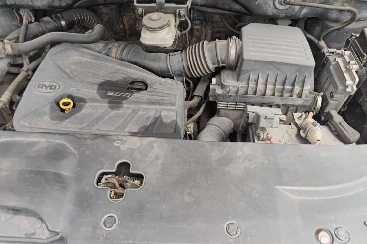 Used BYD S7 2015 2.0T Automatic Prestige Model Engine Bay