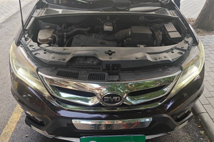 Used BYD S7 2015 2.0T Upgraded Automatic Luxury Version Engine Bay