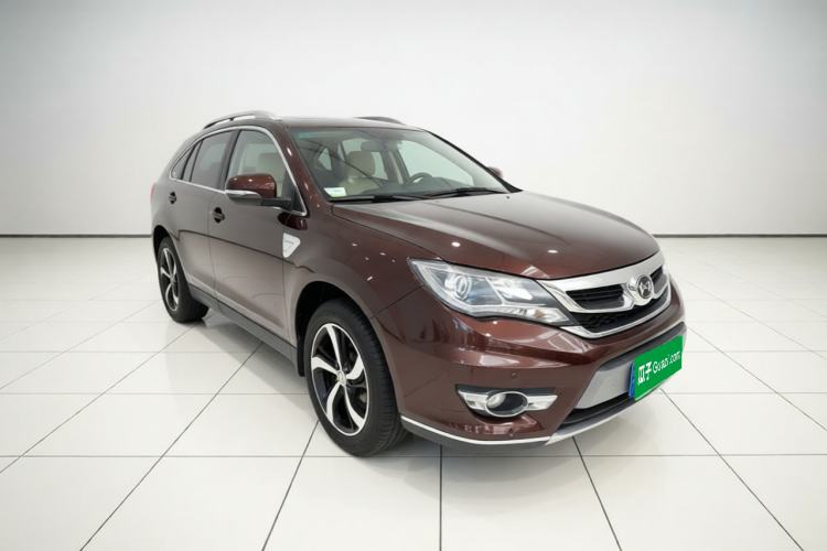 Used BYD S7 2015 2.0T Upgraded Automatic Luxury Version Front Right 45 Deg
