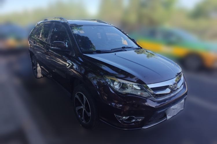 Used BYD S7 2015 2.0T Automatic Flagship Edition Front Right 45 Deg