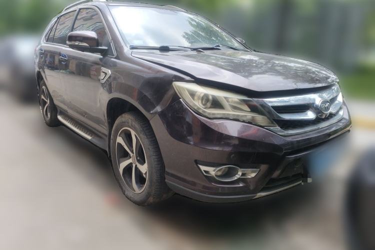 Used BYD S7 2015 2.0T Upgraded Automatic Luxury Version Front Right 45 Deg