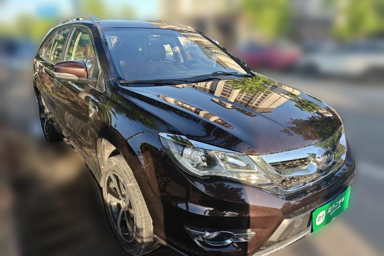 Used BYD S7 2015 2.0T Upgraded Automatic Luxury Version Front Right 45 Deg