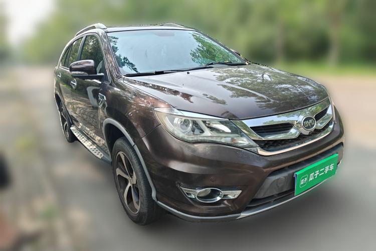 Used BYD S7 2015 2.0T Upgraded Automatic Luxury Version Front Right 45 Deg