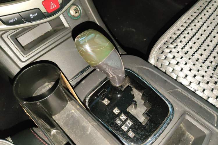 Used BYD S7 2015 2.0T Automatic Prestige Model Gear Lever