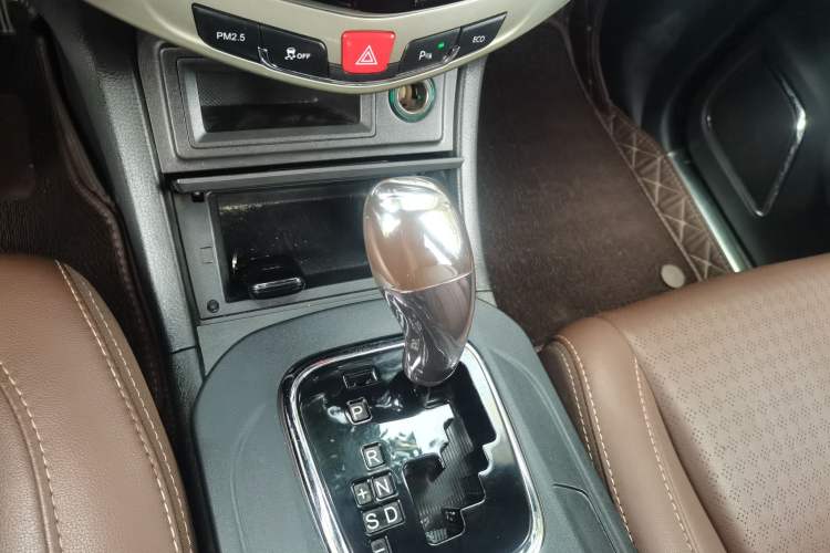 Used BYD S7 2015 2.0T Upgraded Automatic Luxury Version Gear Lever