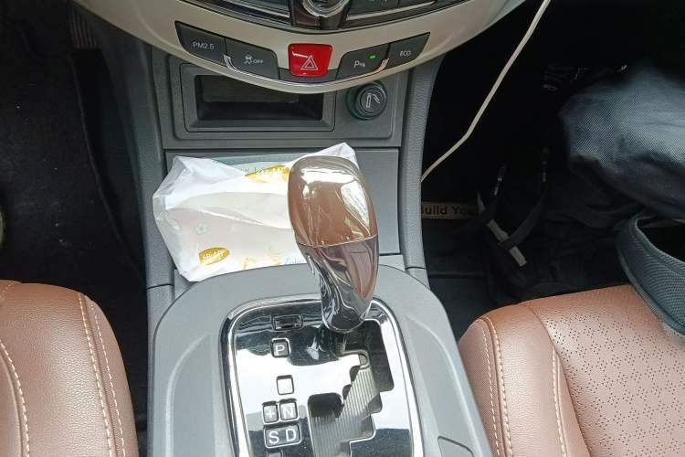 Used BYD S7 2015 2.0T Upgraded Automatic Luxury Version Gear Lever