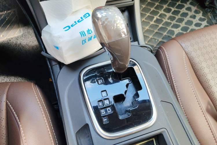 Used BYD S7 2015 2.0T Upgraded Automatic Luxury Version Gear Lever