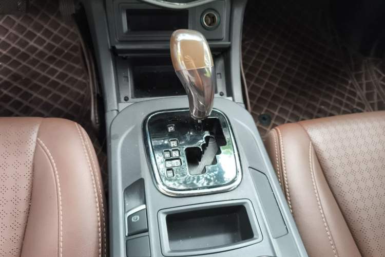 Used BYD S7 2015 2.0T Upgraded Automatic Luxury Version Gear Lever