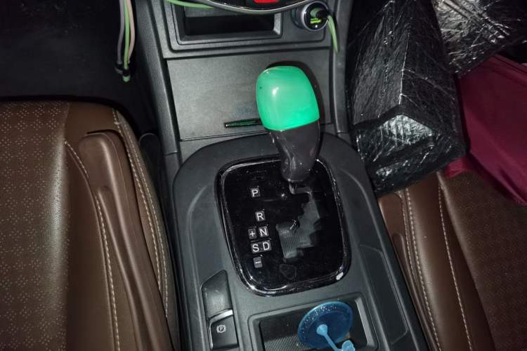Used BYD S7 2015 2.0T Upgraded Automatic Luxury Version Gear Lever