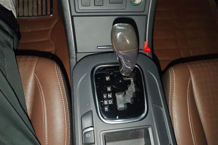 Used BYD S7 2015 2.0T Upgraded Automatic Luxury Version Gear Lever