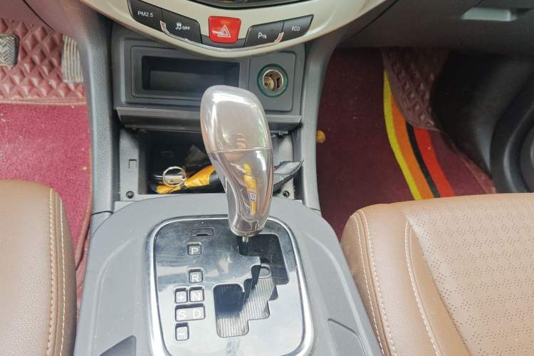 Used BYD S7 2015 2.0T Upgraded Automatic Luxury Version Gear Lever